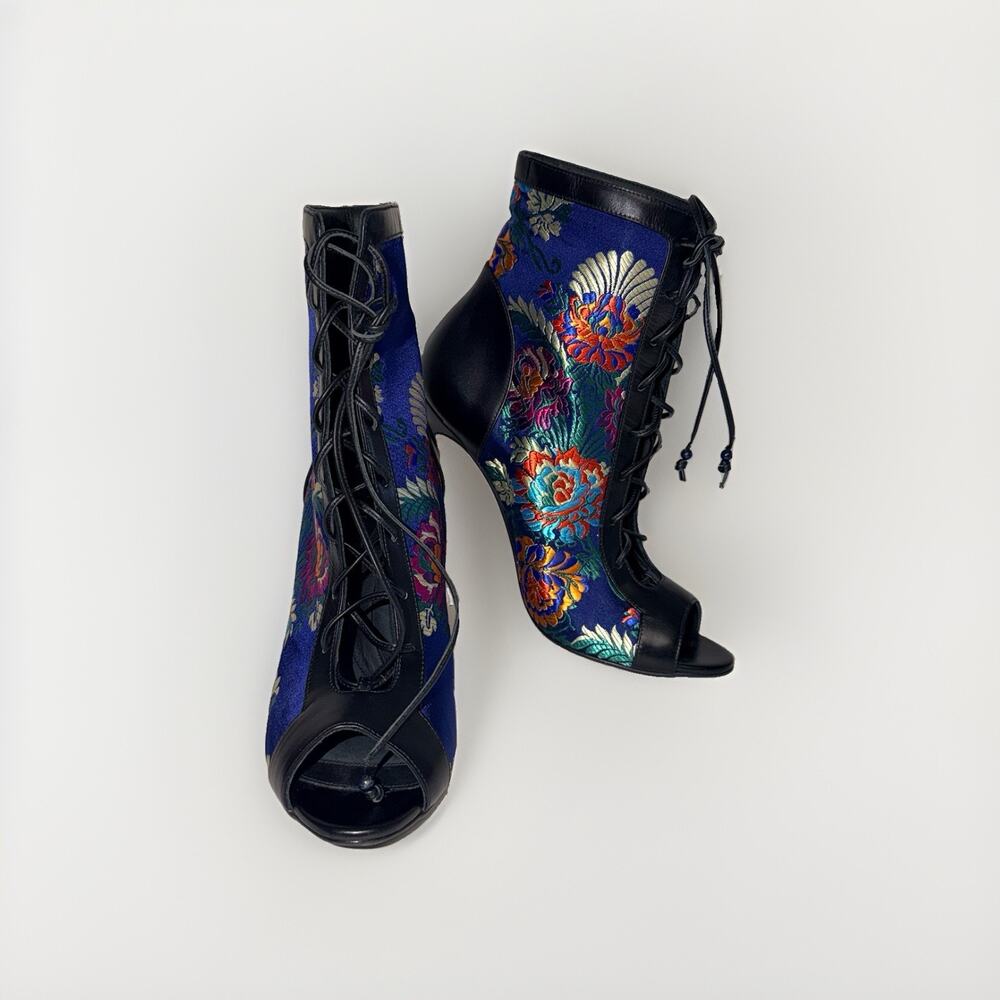 Angela Mitchell Vehuel Booties Size 39 Embroidered Made In Italy US Size 8.5